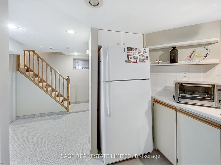 108 Beresford Ave — Photo 31