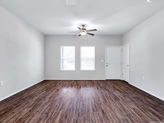 5th image of 118 Beltran St