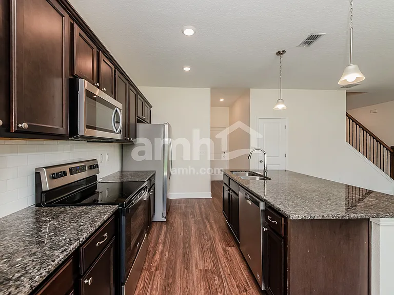 4659 Reisswood Loop — Photo 3