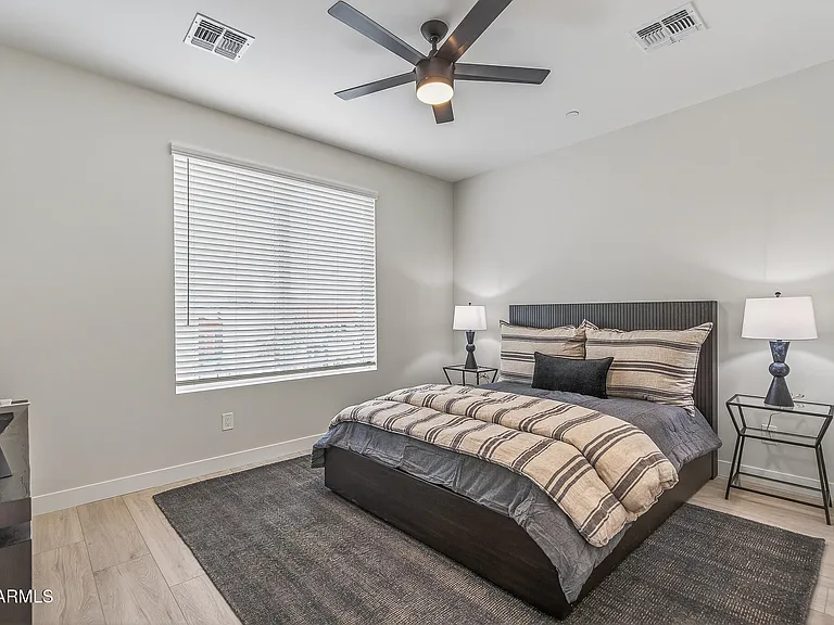 2601 E Clarendon Ave #3 — Photo 32