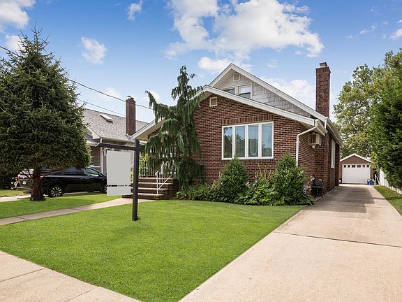 3rd image of 42 Seaman Ave