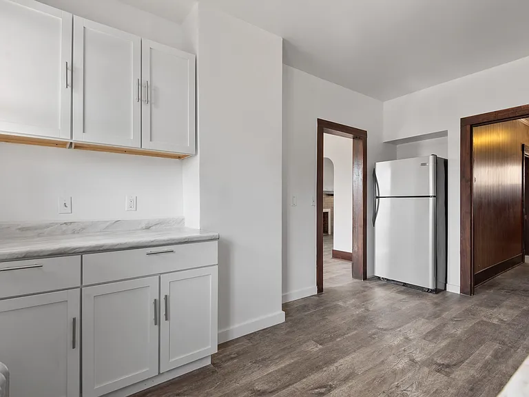 326 Anthony St — Photo 12