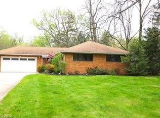 9403 Highland Dr, Brecksville, OH 44141