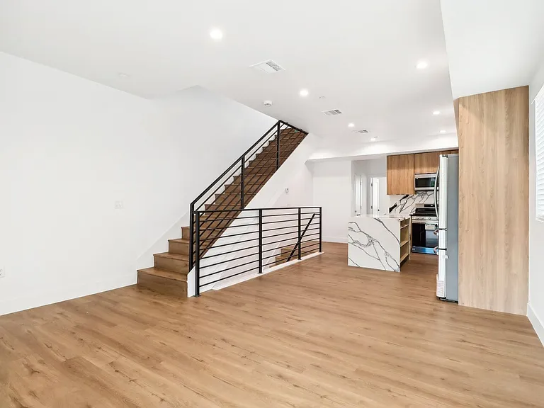 4512 Saint Elmo Dr — Photo 9