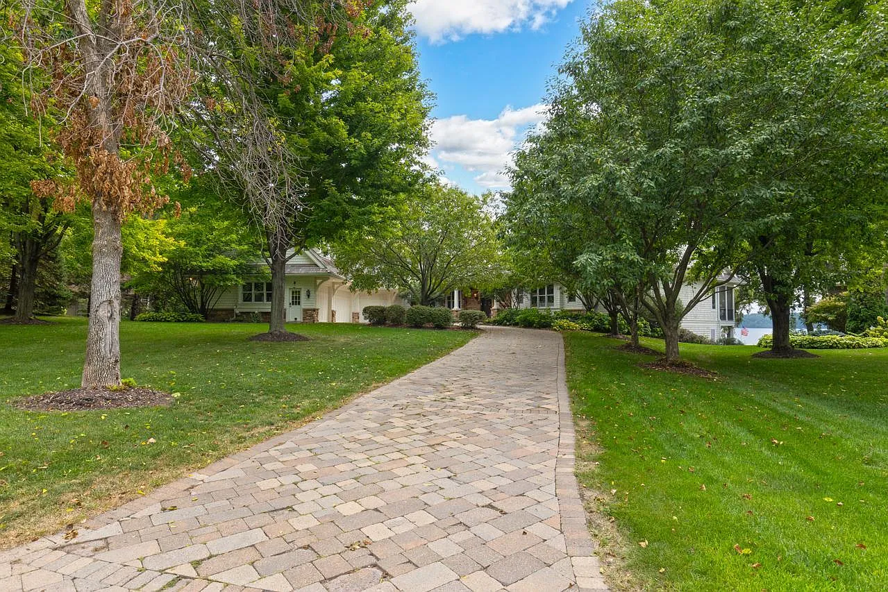 6 bed, 5.5 bath, 11218 sqft, $22,500 — Photo 2
