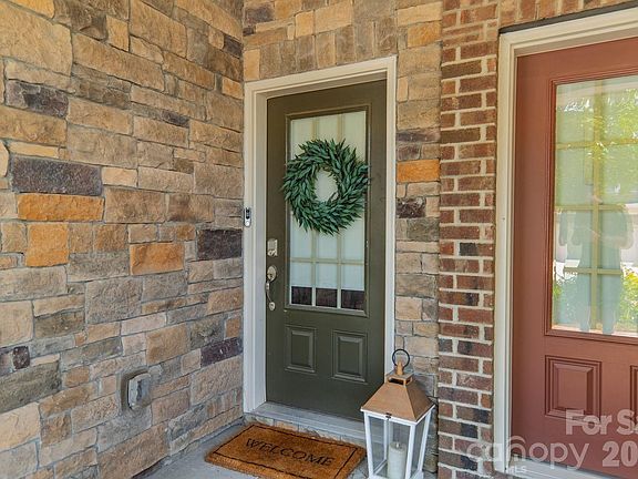 4th image of 1038 Crest Oak Ln