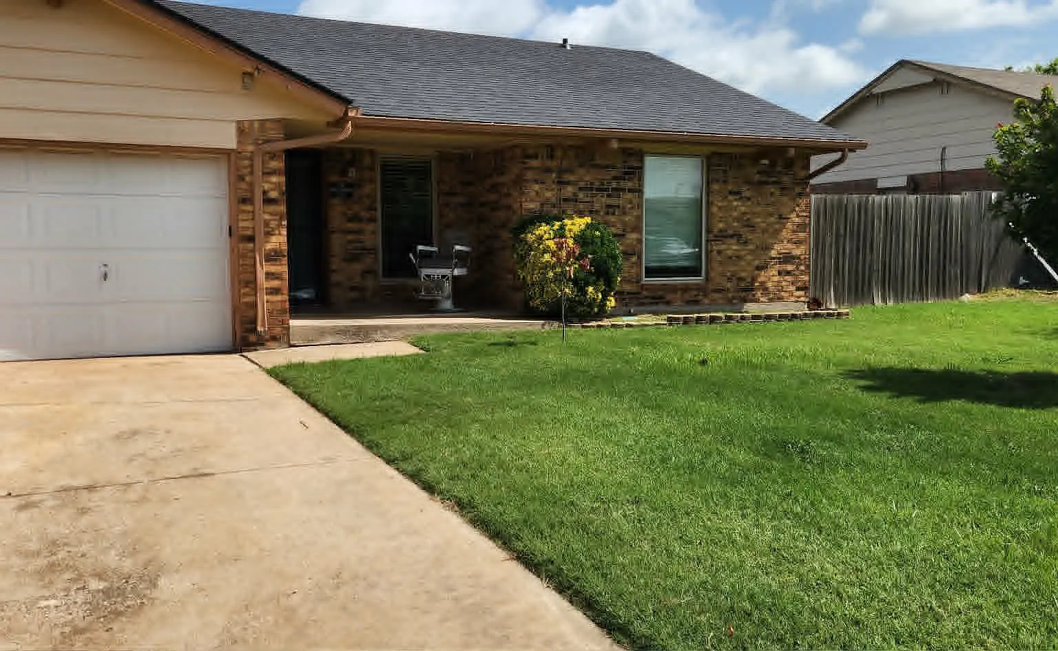 3 bed, 1.5 bath, 1108 sqft, $1,400 — Photo 1