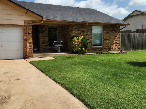 1009 SE 12th St, Moore, OK 73160