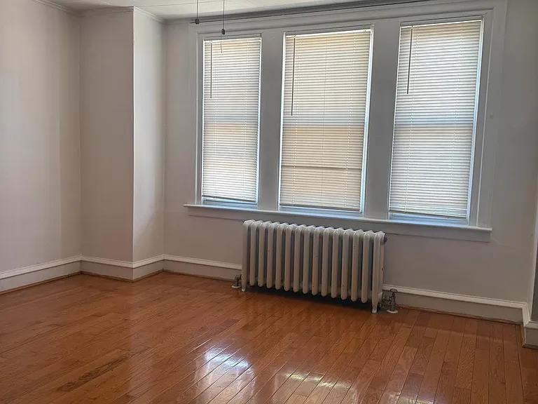 300 Devereaux Ave — Photo 15