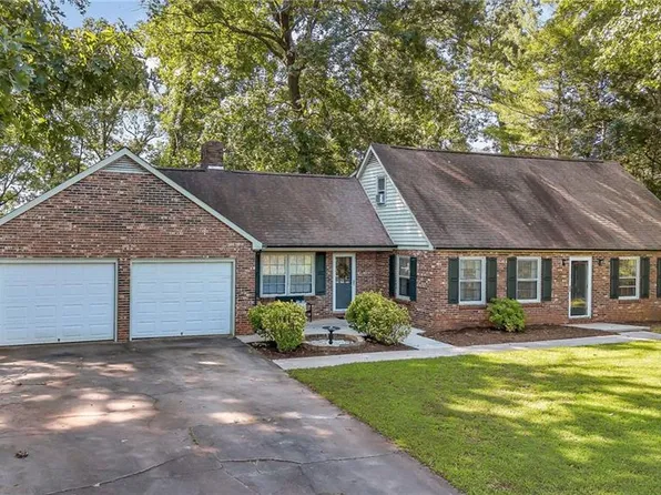 151 Edgewood Mill Rd, Wilkesboro, NC 28697