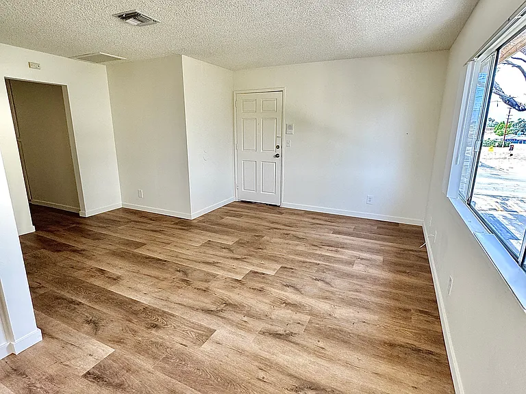 11200 Victory Blvd #9 — Photo 7