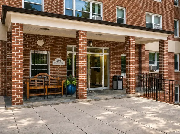 280 Collins Avenue #3i, Fleetwood, NY 10552