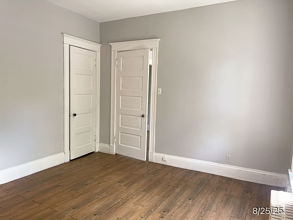 2nd image of 733 Eagle St #2