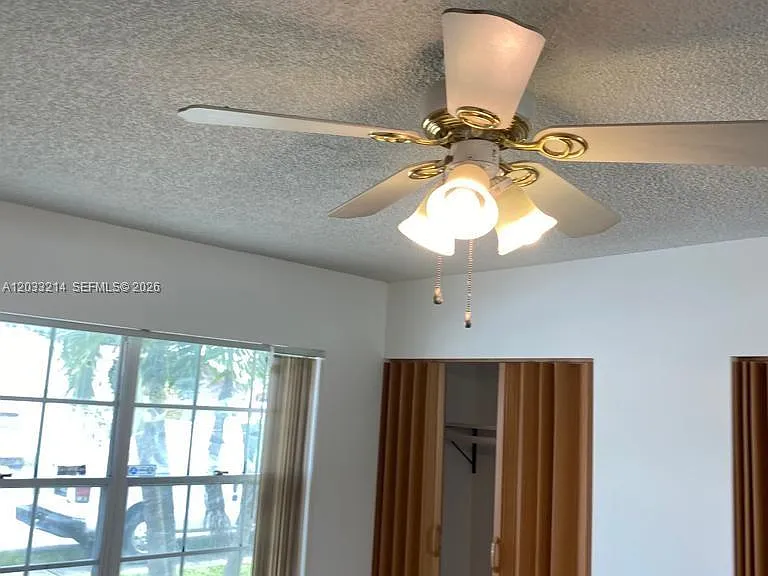9761 W Heather Ln — Photo 7