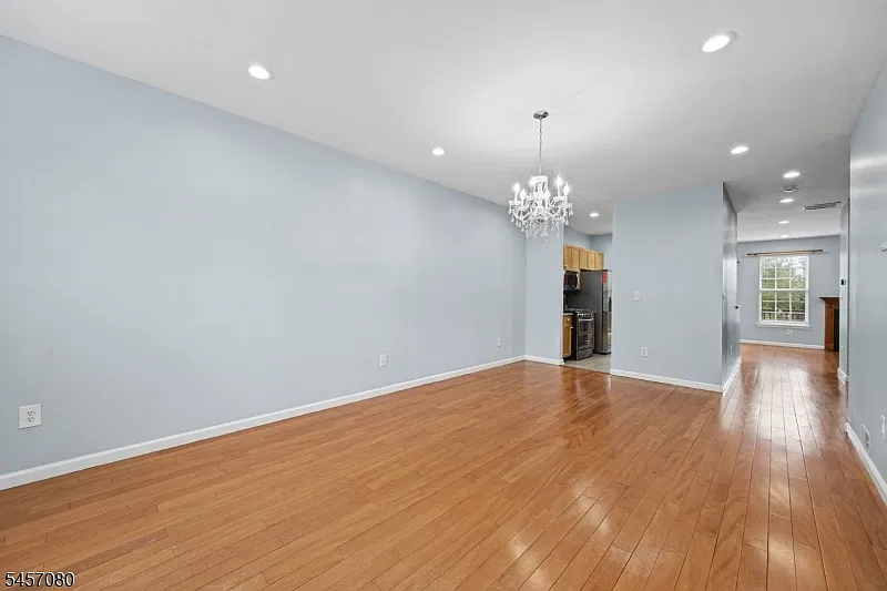 3 bed, 4.0 bath, 1930 sqft, $4,050 — Photo 2