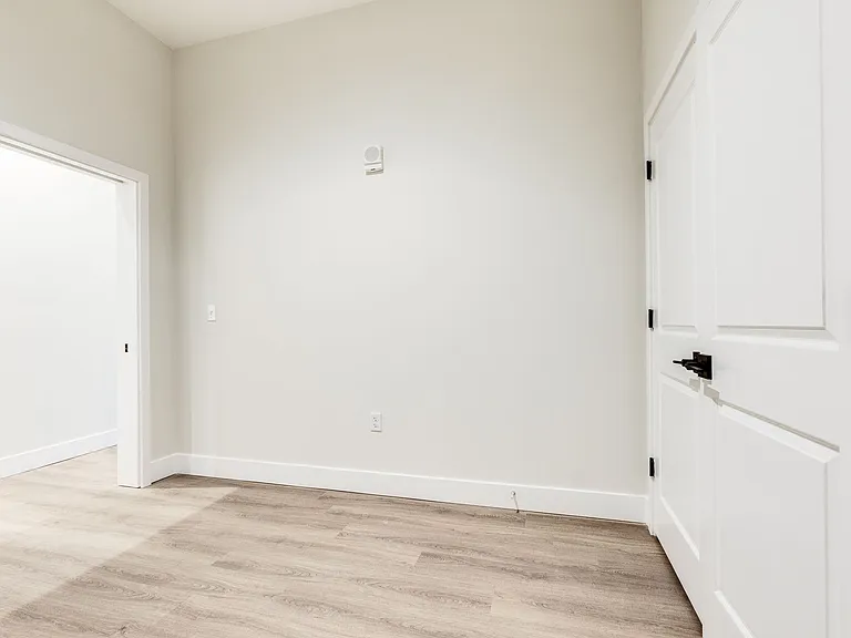 NOW LEASING - GALLERY GARDEN APTS — Photo 11