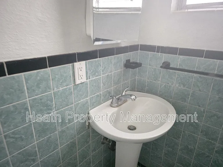 504 6th Ave NW — Photo 17
