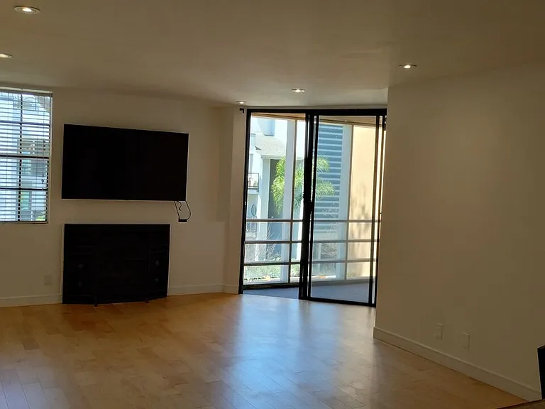 740 N Kings Rd #224 — Photo 3