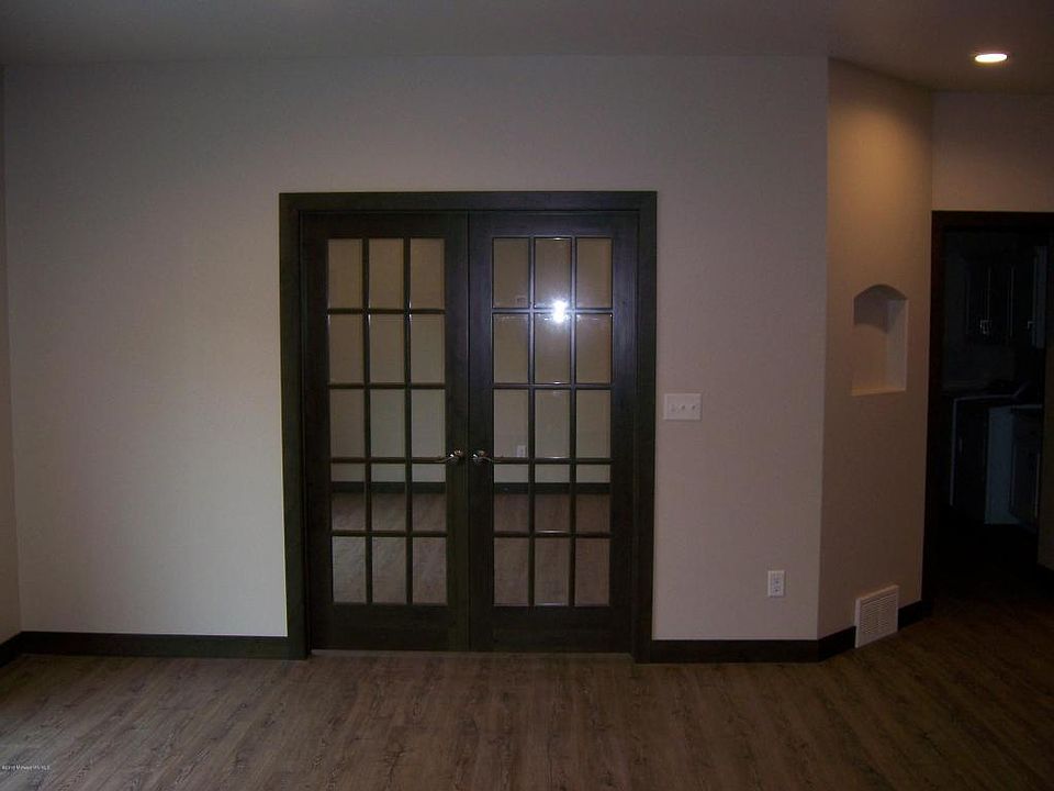 1st image of 925 Lake Forest Cir
