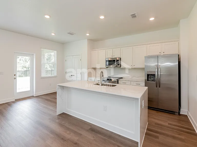 3320 Muscatine Ave — Photo 5