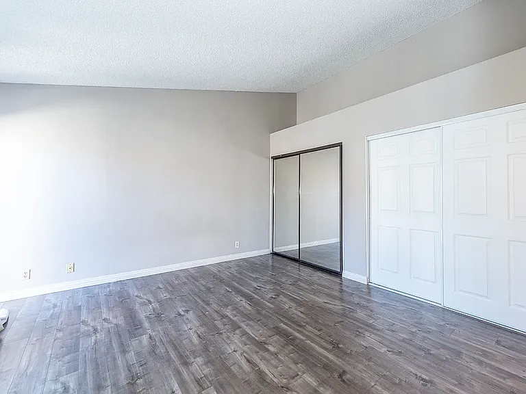 375 Stanford Ct — Photo 9