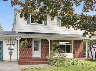144 Old Colony Rd, Ottawa, ON K2L1M4