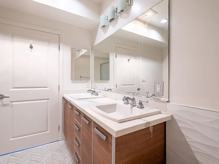147 S Doheny Dr #303 — Photo 27