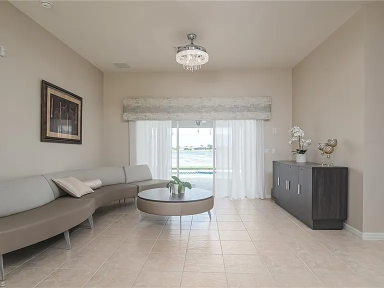 2250 Grove Dr — Photo 13