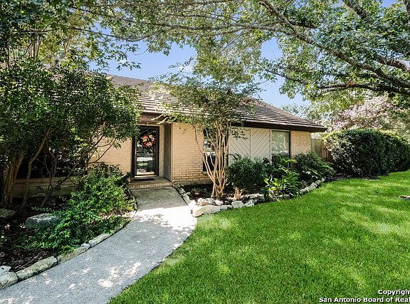 4th image of 19735 Encino Glen St