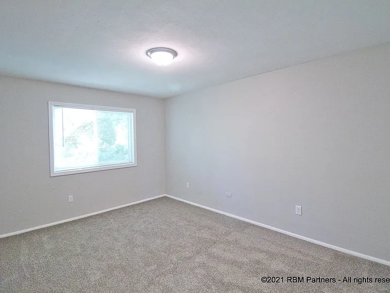 1500-1514 Schiller Ave — Photo 10