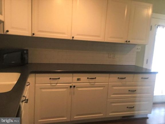 4th image of 5056 Lakeland Ct