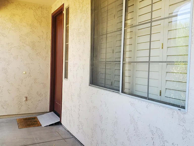 2430 E Darrel Rd — Photo 5