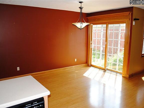 3rd image of 4841 Honeylocust Ln #52