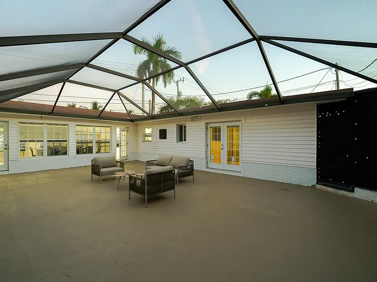 3199 NE 6th Dr — Photo 13
