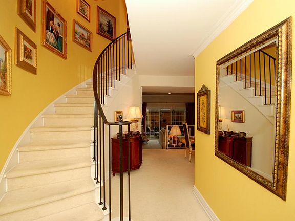 2nd image of 2859 Chateau Cir