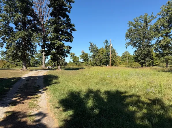 4219 Dahlia Rd, Pinckneyville, IL 62274
