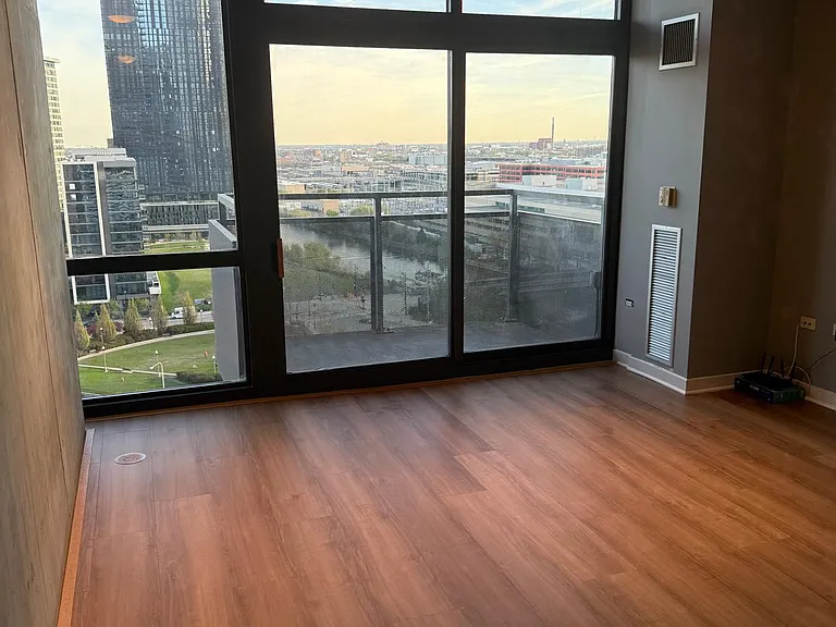 235 W Van Buren St #1806 — Photo 19