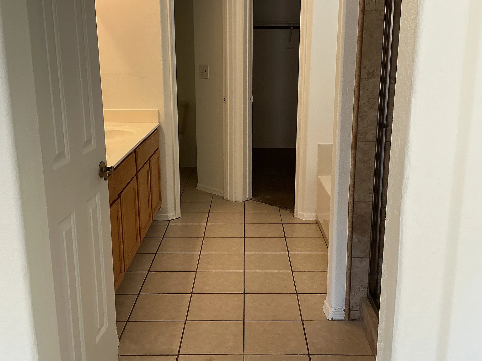 3 bed, 1400 sqft, $1,900 — Photo 3
