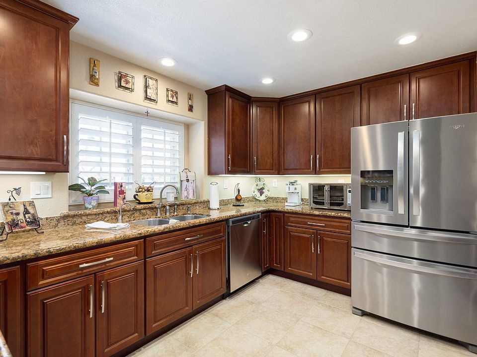 1st image of 78645 Naples Dr