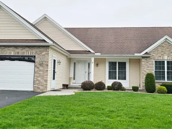 7 Brongo Ln, Spencerport, NY 14559