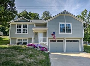 401 24th Ter, Oak Grove, MO 64075