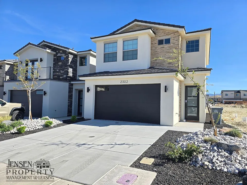 2302 E Malitsoh Way