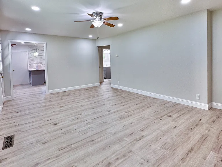 655 Mariposa Ave — Photo 33