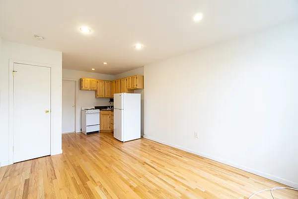 Rented by City Connections Realty | media 10