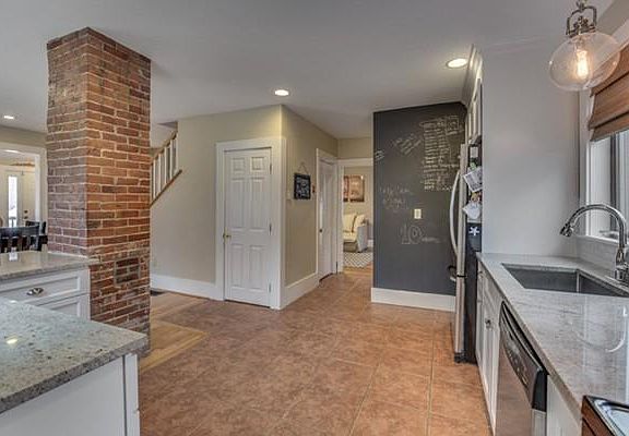 4th image of 572 Essex Ave