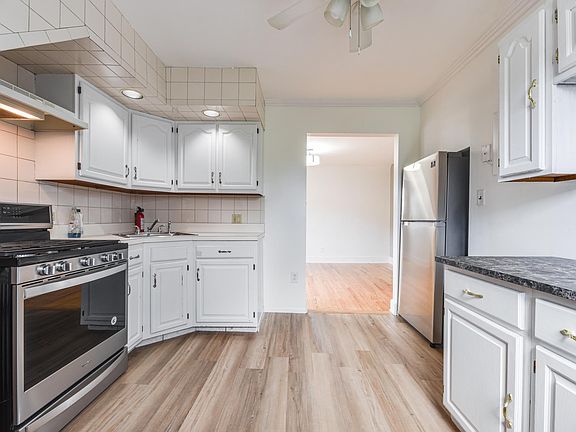 5th image of 728 Golden Ave #B