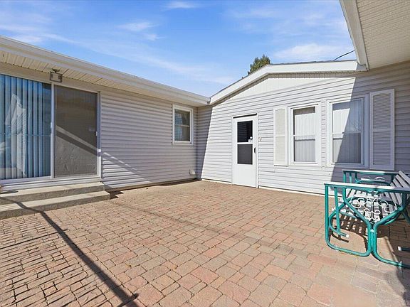 3rd image of 14935 Harriman Ln