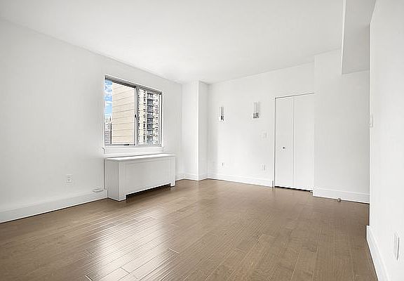 3rd image of 308 E 30th St #21D