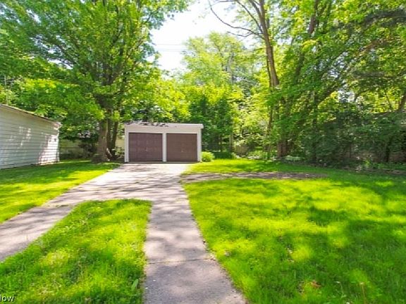 3rd image of 971 Rushleigh Rd