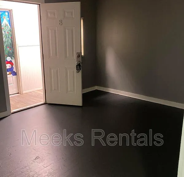 408 1st St #8 — Photo 6